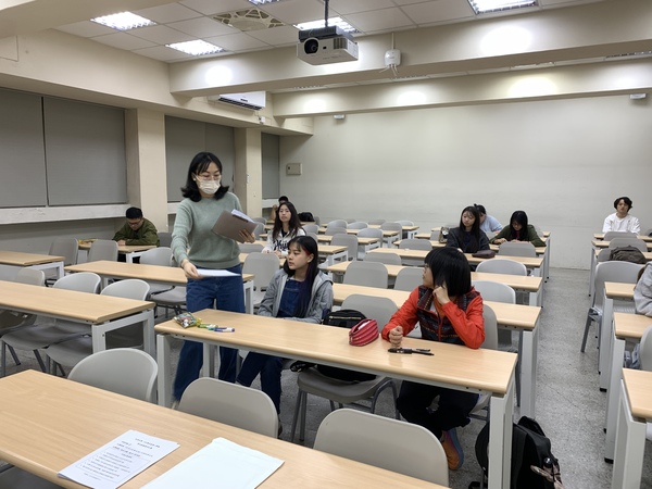 115年4月30日(四)【英文創意寫作比賽】，線上報名於4月24日星期五11:59pm截止(另開新視窗/jpg檔)圖片