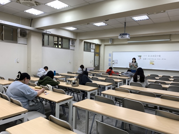 115年4月30日(四)【英文創意寫作比賽】，線上報名於4月24日星期五11:59pm截止(另開新視窗/jpg檔)圖片