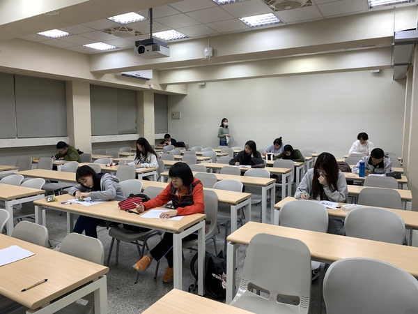 115年4月30日(四)【英文創意寫作比賽】，線上報名於4月24日星期五11:59pm截止(另開新視窗/jpg檔)圖片