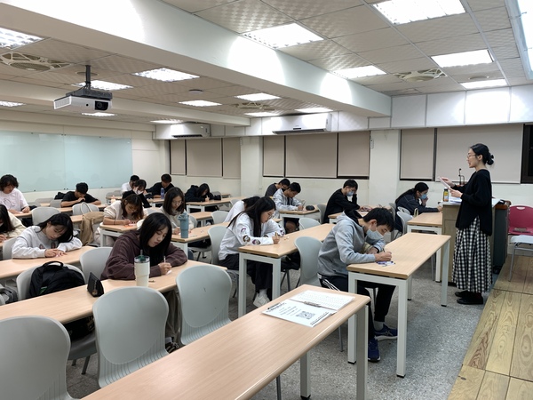 114年11月26-27日(三-四)【英語聽力及閱讀比賽】，即日起至114年11月21日(五)17:00截止報名(另開新視窗/jpg檔)圖片