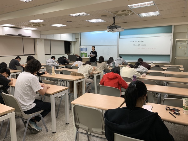 114年11月26-27日(三-四)【英語聽力及閱讀比賽】，即日起至114年11月21日(五)17:00截止報名(另開新視窗/jpg檔)圖片