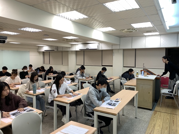 114年11月26-27日(三-四)【英語聽力及閱讀比賽】，即日起至114年11月21日(五)17:00截止報名(另開新視窗/jpg檔)圖片