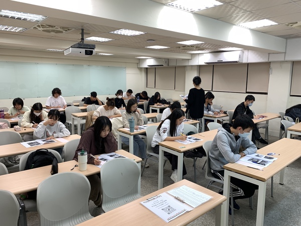 114年11月26-27日(三-四)【英語聽力及閱讀比賽】，即日起至114年11月21日(五)17:00截止報名(另開新視窗/jpg檔)圖片