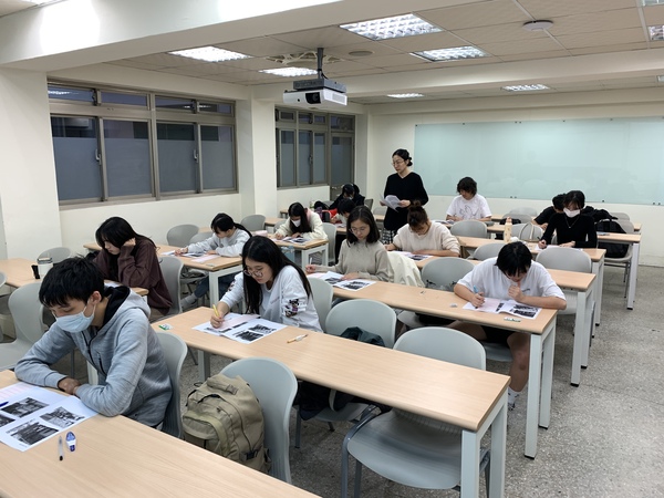 114年11月26-27日(三-四)【英語聽力及閱讀比賽】，即日起至114年11月21日(五)17:00截止報名(另開新視窗/jpg檔)圖片