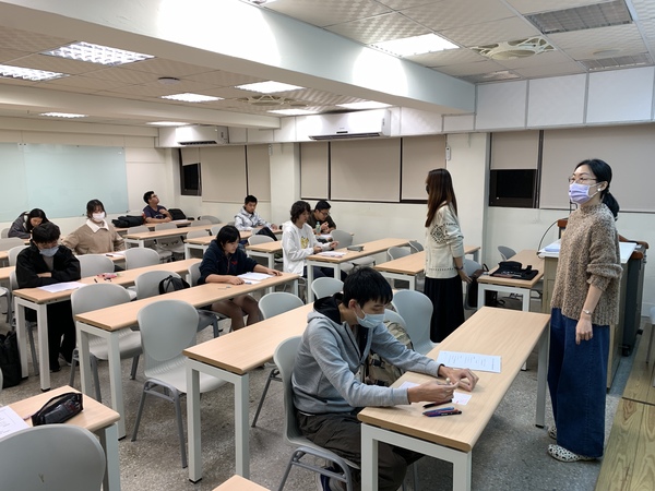 114年11月26-27日(三-四)【英語聽力及閱讀比賽】，即日起至114年11月21日(五)17:00截止報名(另開新視窗/jpg檔)圖片