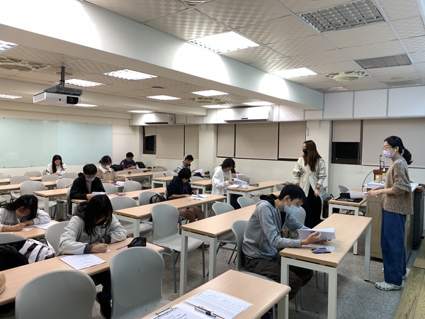 114年11月26-27日(三-四)【英語聽力及閱讀比賽】，即日起至114年11月21日(五)17:00截止報名(另開新視窗/jpg檔)圖片