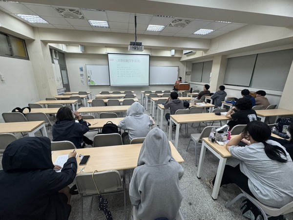 114年11月20日(四)【教師知能講座】英文語料庫在語言研究與教學中的應用(另開新視窗/jpg檔)圖片